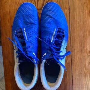 Mens size 13 Nike soccer cleats